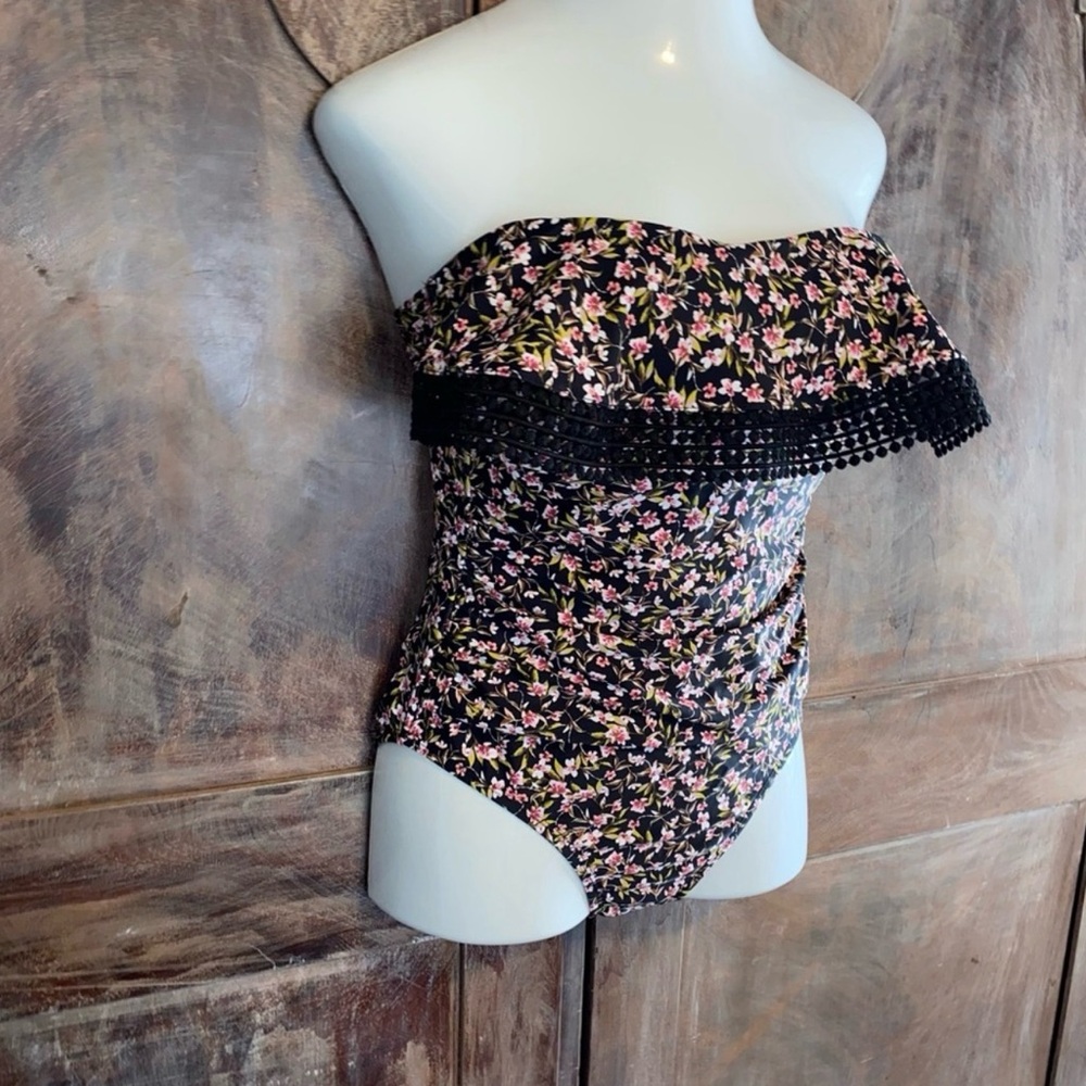 Floral Ruffle  Swimsuit - Picture 3 of 6